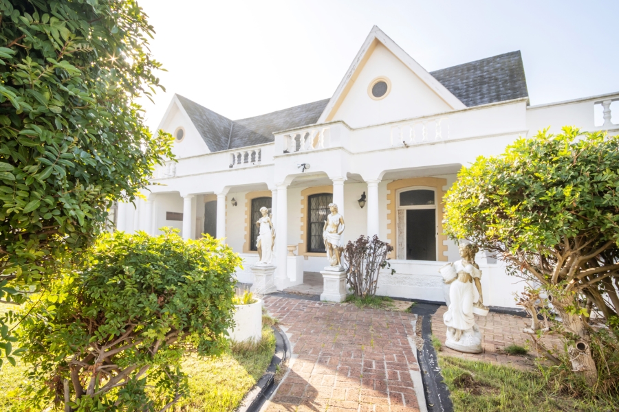 6 Bedroom Property for Sale in Strand South Western Cape